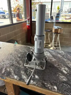 238813FLSM1 ATTWOOD Lakesport Hydraulic Power Pedestal Seat