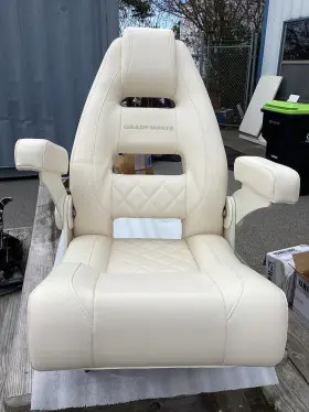 34-1794-21 GRADY WHITE Command Helm Seat Elite