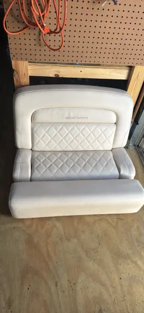 GW-1029G-S GRADY WHITE Double Helm Seat