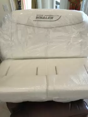 MM4005567 SEAT Boston Whaler Dauntless Up Helm Backrest