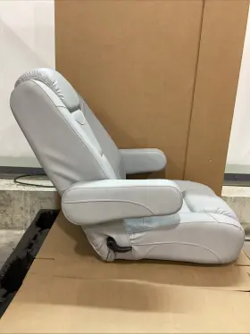 315563 TRACKER MARINE Helm Seat Regency Toon Box Nos #3